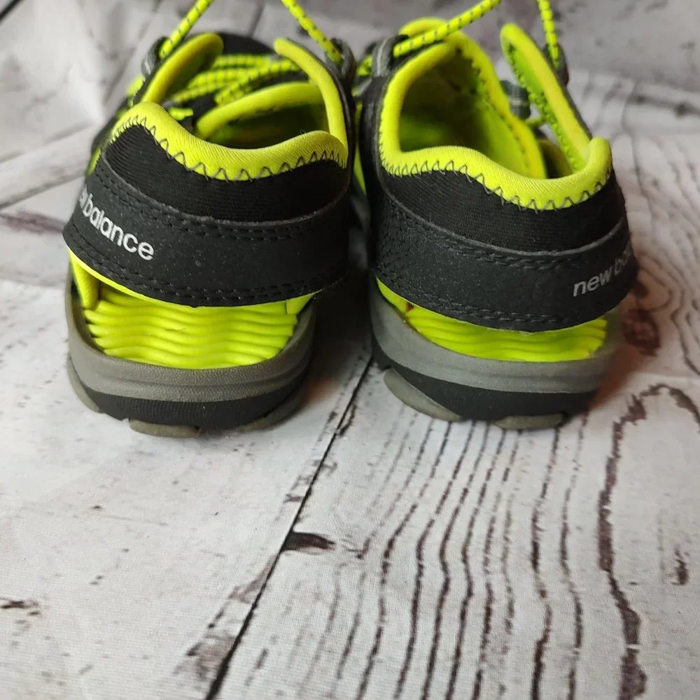 New Balance Kids Black/Lime Adirondack Water Shoe Sandal P1W - Picture 4 of 8